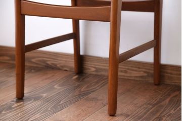 ヴィンテージ家具　北欧ビンテージ　チーク材のお洒落なダイニングチェア(2)