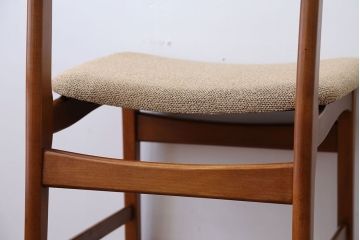 ヴィンテージ家具　北欧ビンテージ　チーク材のお洒落なダイニングチェア(2)