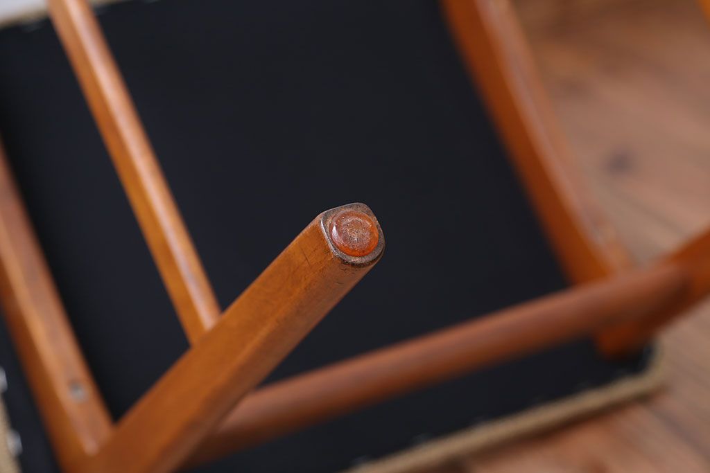 ヴィンテージ家具　北欧ビンテージ　チーク材のお洒落なダイニングチェア(2)