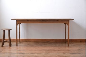 アンティーク家具　アンティーク　ナチュラルな木味の古いシンプルなダイニングテーブル