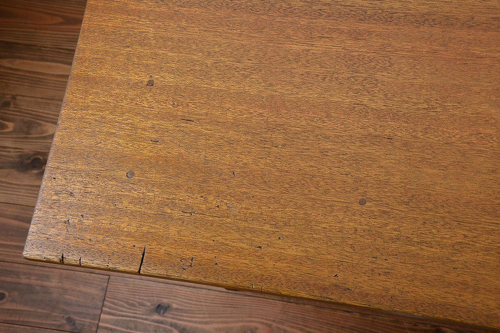 アンティーク家具　アンティーク　ナチュラルな木味の古いシンプルなダイニングテーブル