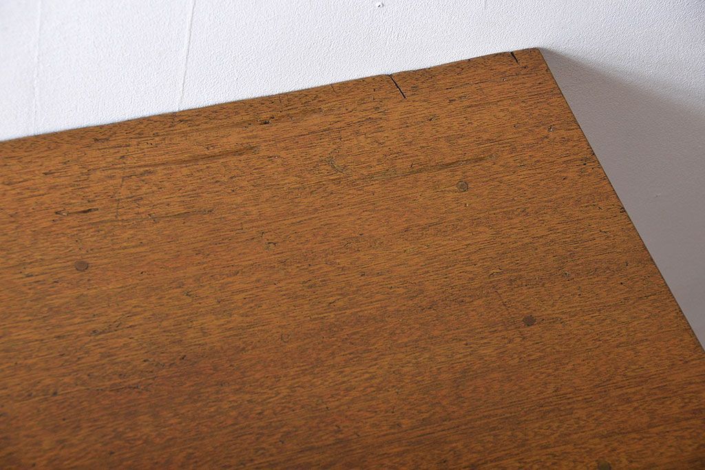 アンティーク家具　アンティーク　ナチュラルな木味の古いシンプルなダイニングテーブル