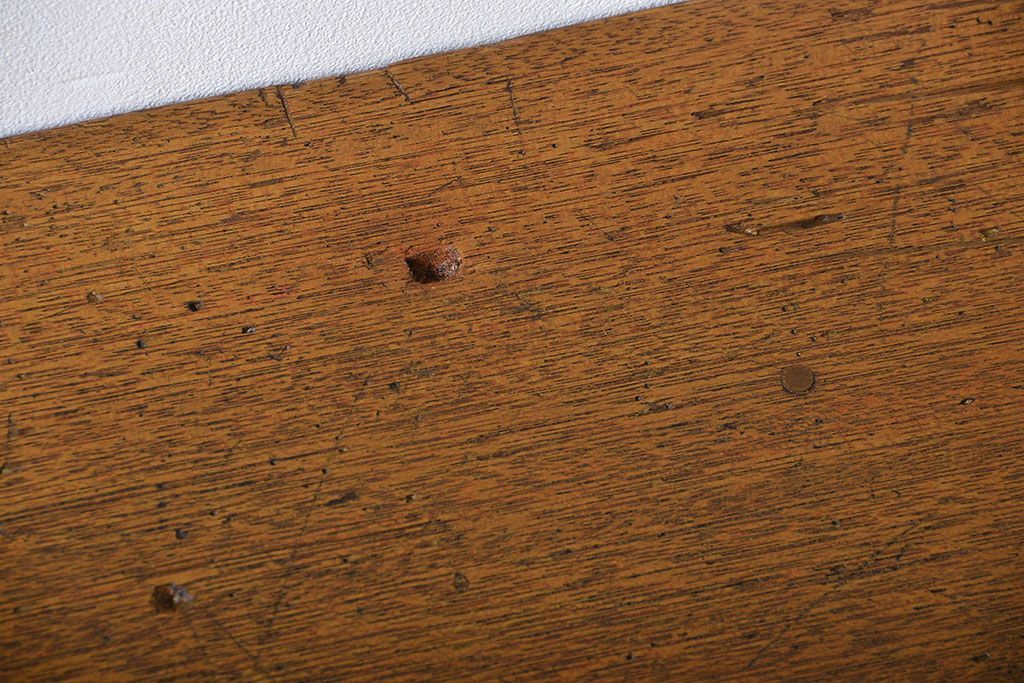 アンティーク家具　アンティーク　ナチュラルな木味の古いシンプルなダイニングテーブル