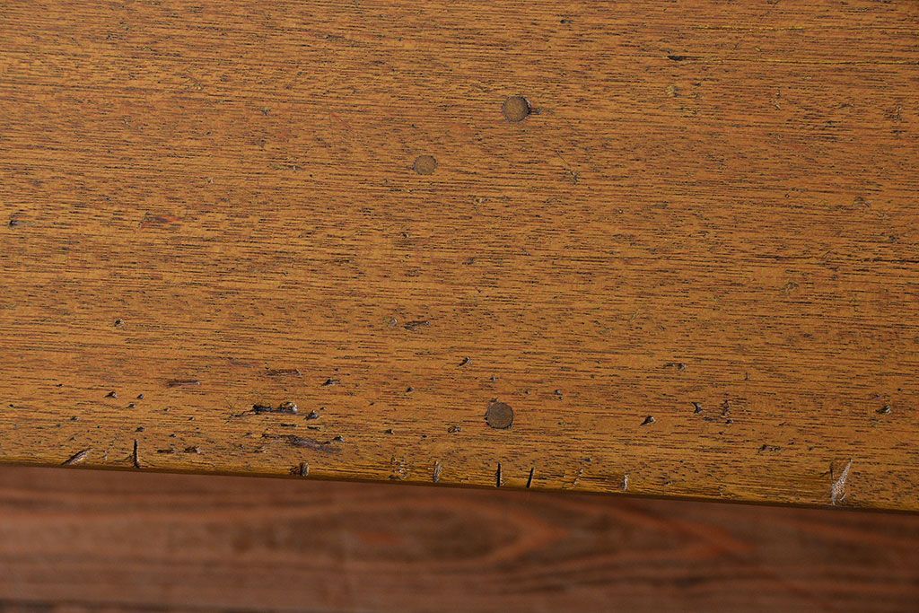 アンティーク家具　アンティーク　ナチュラルな木味の古いシンプルなダイニングテーブル