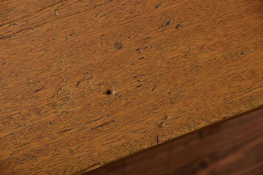 アンティーク家具　アンティーク　ナチュラルな木味の古いシンプルなダイニングテーブル