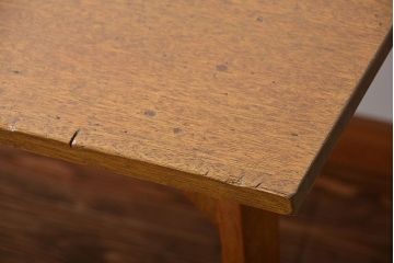 アンティーク家具　アンティーク　ナチュラルな木味の古いシンプルなダイニングテーブル