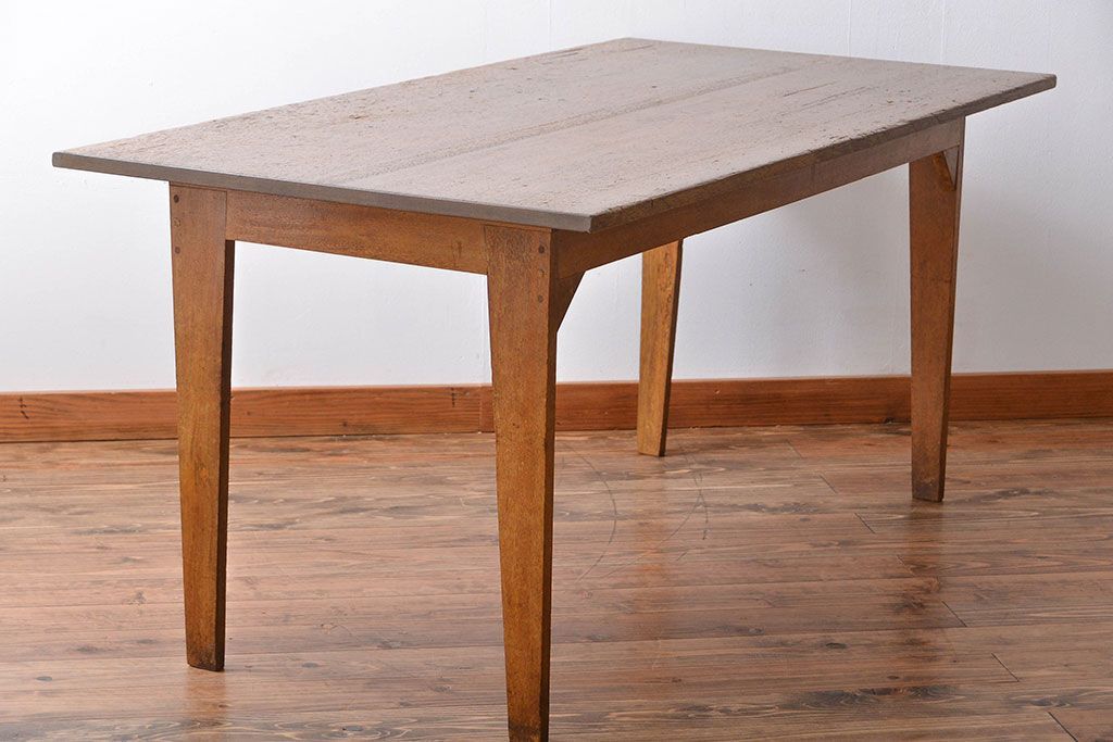 アンティーク家具　アンティーク　ナチュラルな木味の古いシンプルなダイニングテーブル