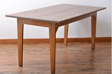 アンティーク家具　アンティーク　ナチュラルな木味の古いシンプルなダイニングテーブル