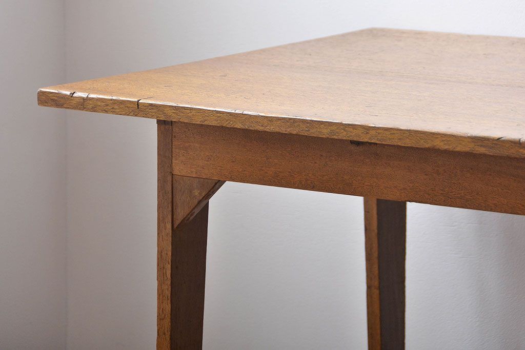 アンティーク家具　アンティーク　ナチュラルな木味の古いシンプルなダイニングテーブル