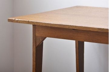 アンティーク家具　アンティーク　ナチュラルな木味の古いシンプルなダイニングテーブル