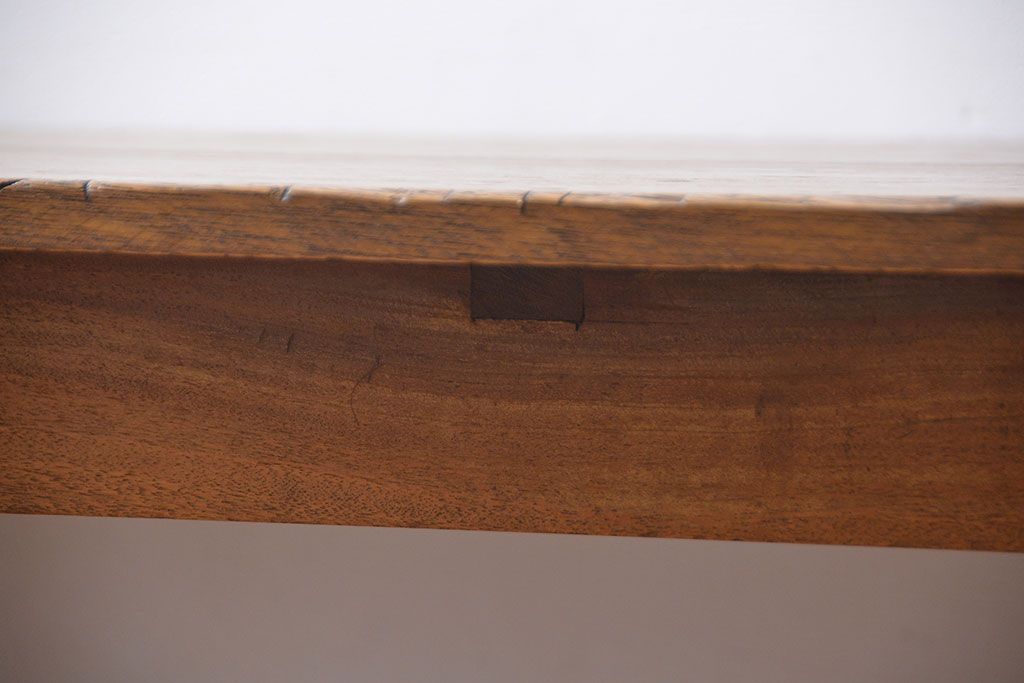 アンティーク家具　アンティーク　ナチュラルな木味の古いシンプルなダイニングテーブル