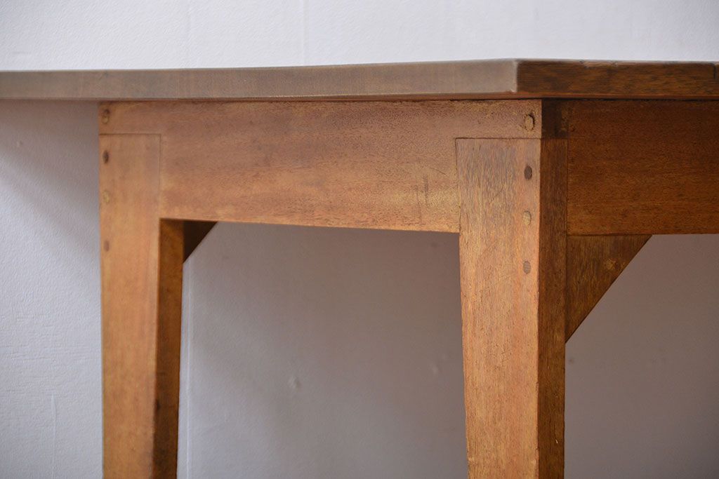 アンティーク家具　アンティーク　ナチュラルな木味の古いシンプルなダイニングテーブル