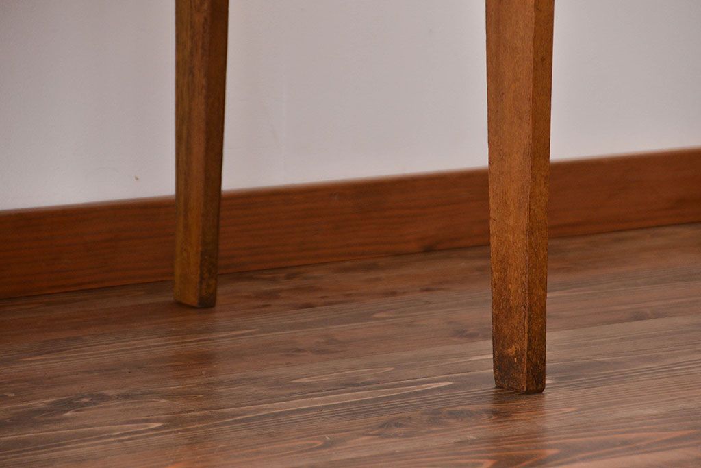 アンティーク家具　アンティーク　ナチュラルな木味の古いシンプルなダイニングテーブル