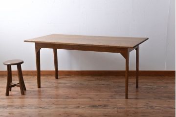 アンティーク家具　アンティーク　ナチュラルな木味の古いシンプルなダイニングテーブル