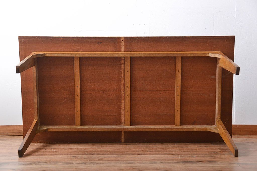 アンティーク家具　アンティーク　ナチュラルな木味の古いシンプルなダイニングテーブル