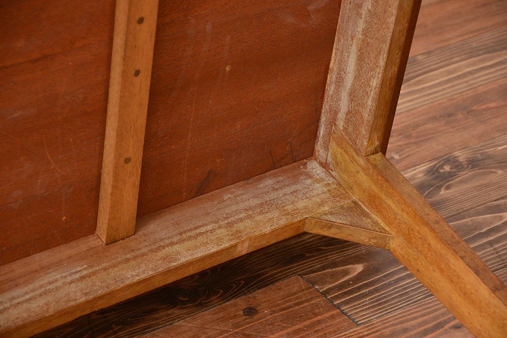 アンティーク家具　アンティーク　ナチュラルな木味の古いシンプルなダイニングテーブル