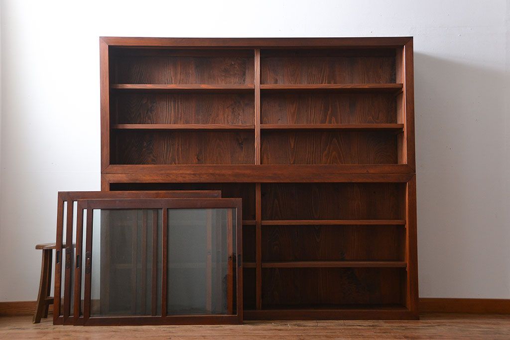 アンティーク家具　和製アンティーク　古い木製の引き戸付き大きな薄型収納棚