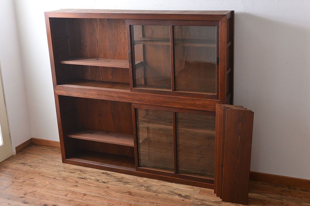 アンティーク家具　和製アンティーク　古い木製の引き戸付き大きな薄型収納棚