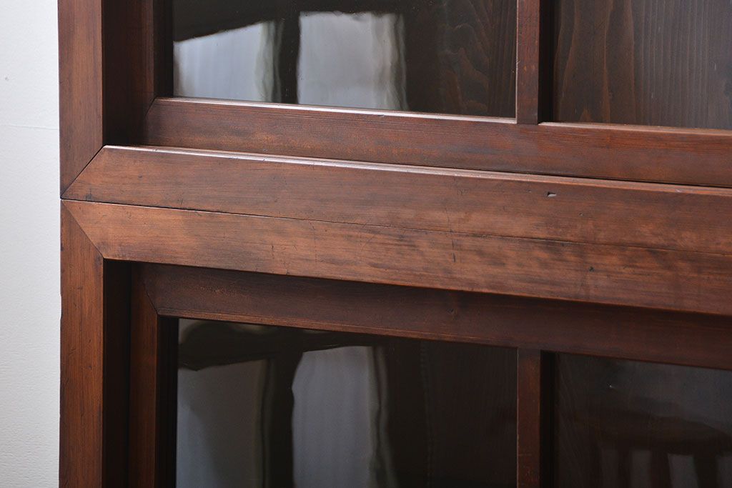 アンティーク家具　和製アンティーク　古い木製の引き戸付き大きな薄型収納棚