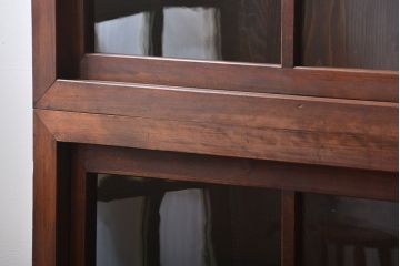 アンティーク家具　和製アンティーク　古い木製の引き戸付き大きな薄型収納棚