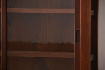 アンティーク家具　和製アンティーク　古い木製の引き戸付き大きな薄型収納棚