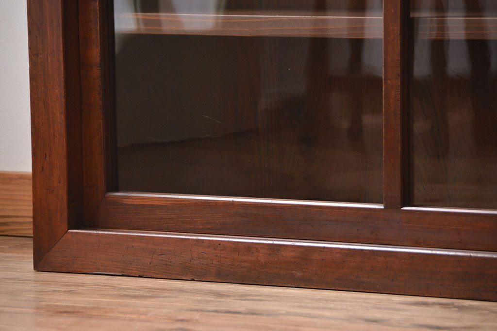 アンティーク家具　和製アンティーク　古い木製の引き戸付き大きな薄型収納棚