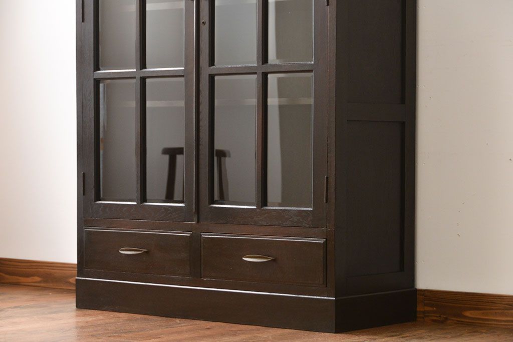 アンティーク家具　アンティーク　面取りガラス観音扉の引き出し2杯付き本箱