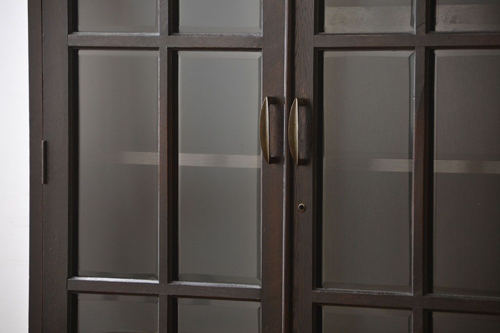 アンティーク家具　アンティーク　面取りガラス観音扉の引き出し2杯付き本箱