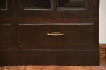 アンティーク家具　アンティーク　面取りガラス観音扉の引き出し2杯付き本箱