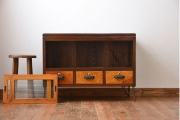 レトロ家具　昭和レトロ　モールガラス入り鉄脚付きローボード