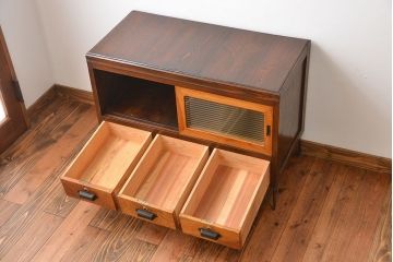 レトロ家具　昭和レトロ　モールガラス入り鉄脚付きローボード