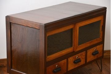 レトロ家具　昭和レトロ　モールガラス入り鉄脚付きローボード