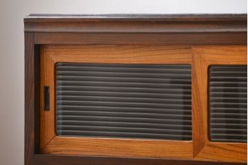 レトロ家具　昭和レトロ　モールガラス入り鉄脚付きローボード