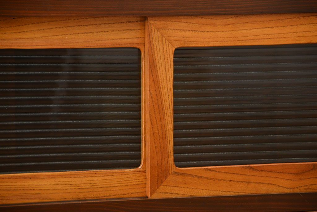 レトロ家具　昭和レトロ　モールガラス入り鉄脚付きローボード