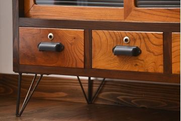 レトロ家具　昭和レトロ　モールガラス入り鉄脚付きローボード