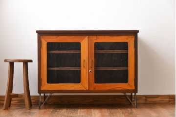レトロ家具　昭和レトロ　気泡ガラス入り鉄脚付きローボード