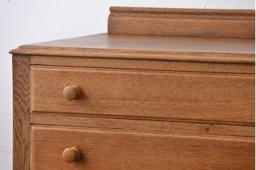 アンティーク家具　イギリスアンティーク　脚のデザインがおしゃれなオーク材のキャビネット