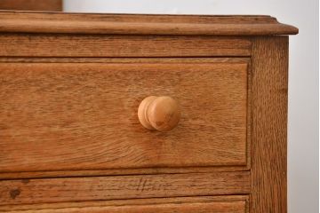 アンティーク家具　イギリスアンティーク　脚のデザインがおしゃれなオーク材のキャビネット