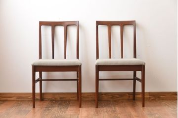 ヴィンテージ家具　北欧ビンテージ　ウォールナット材のシンプルでおしゃれなダイニングチェア2脚セット