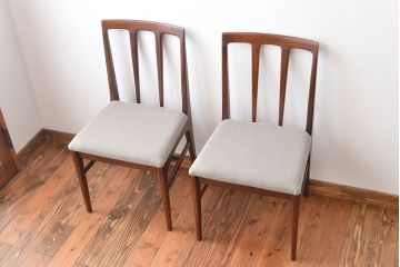 ヴィンテージ家具　北欧ビンテージ　ウォールナット材のシンプルでおしゃれなダイニングチェア2脚セット