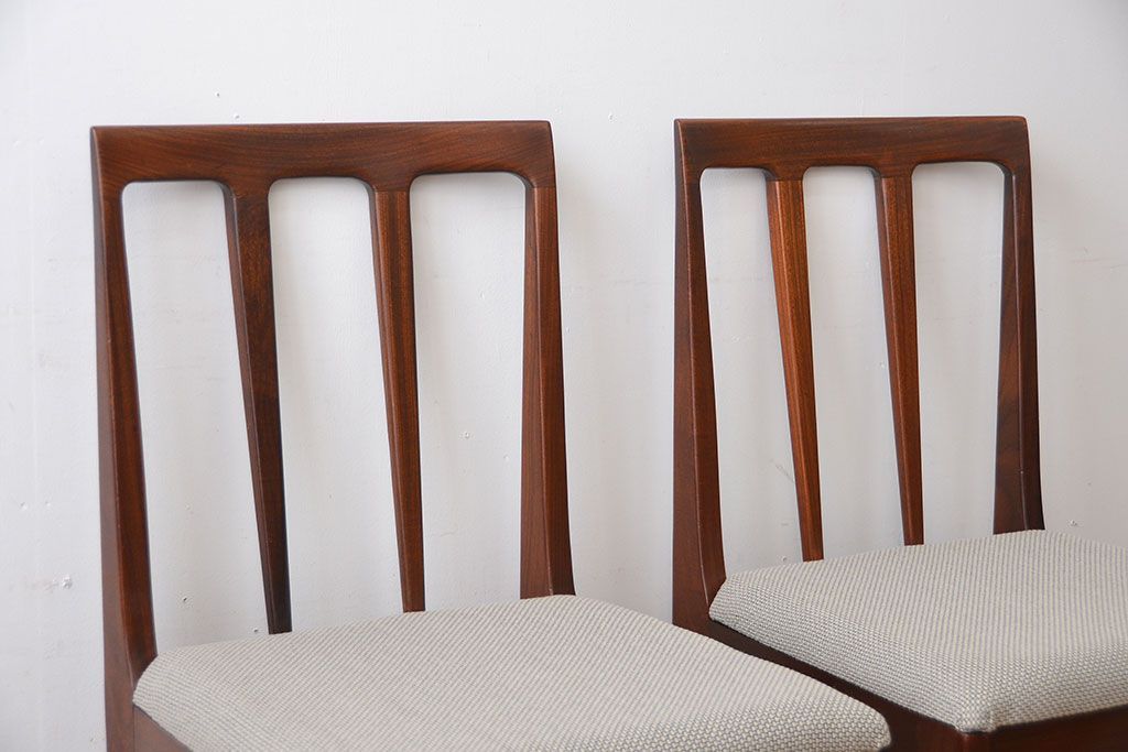 ヴィンテージ家具　北欧ビンテージ　ウォールナット材のシンプルでおしゃれなダイニングチェア2脚セット