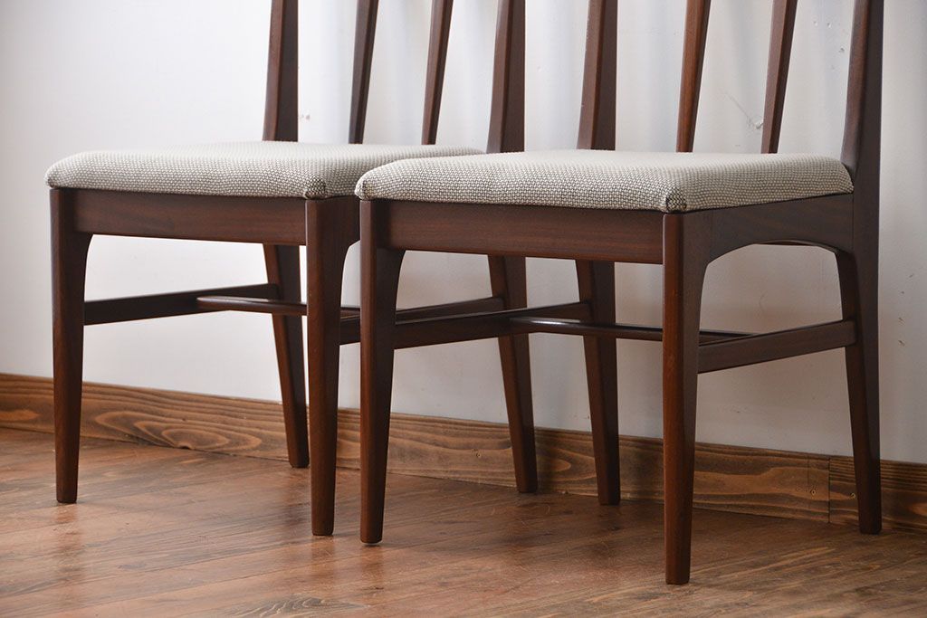 ヴィンテージ家具　北欧ビンテージ　ウォールナット材のシンプルでおしゃれなダイニングチェア2脚セット