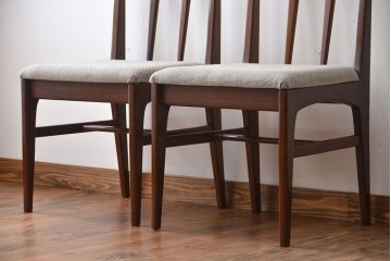 ヴィンテージ家具　北欧ビンテージ　ウォールナット材のシンプルでおしゃれなダイニングチェア2脚セット