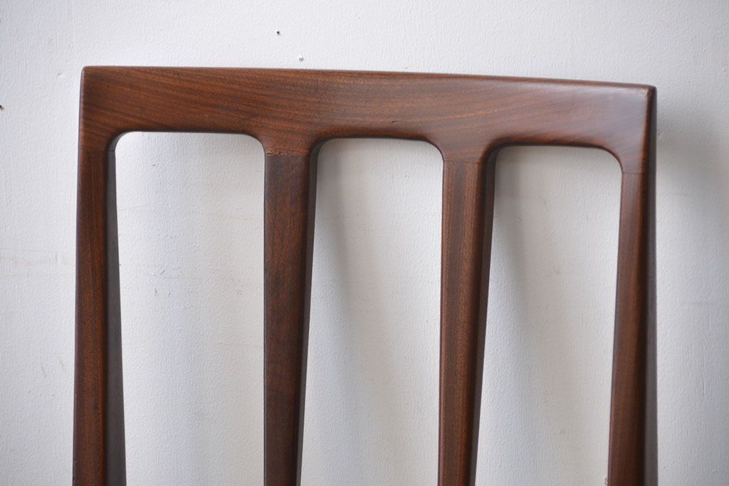 ヴィンテージ家具　北欧ビンテージ　ウォールナット材のシンプルでおしゃれなダイニングチェア2脚セット