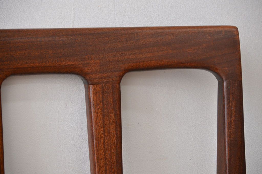 ヴィンテージ家具　北欧ビンテージ　ウォールナット材のシンプルでおしゃれなダイニングチェア2脚セット