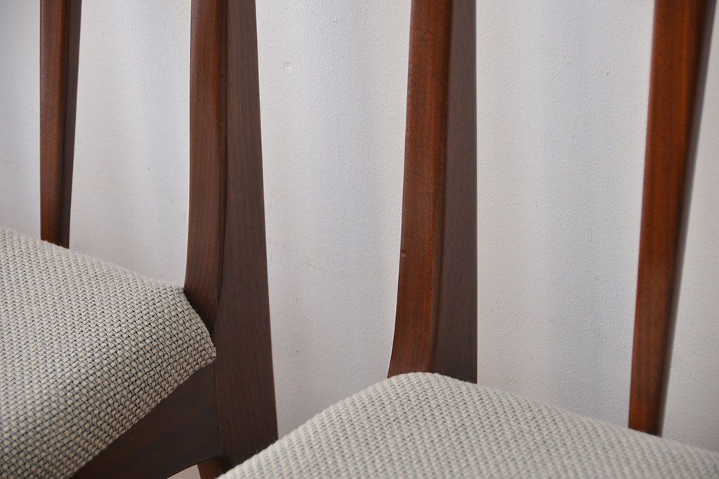 ヴィンテージ家具　北欧ビンテージ　ウォールナット材のシンプルでおしゃれなダイニングチェア2脚セット