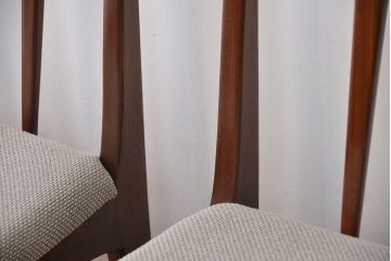 ヴィンテージ家具　北欧ビンテージ　ウォールナット材のシンプルでおしゃれなダイニングチェア2脚セット