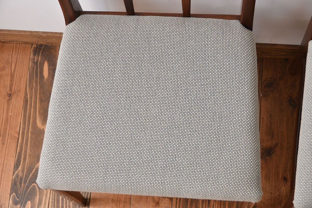 ヴィンテージ家具　北欧ビンテージ　ウォールナット材のシンプルでおしゃれなダイニングチェア2脚セット