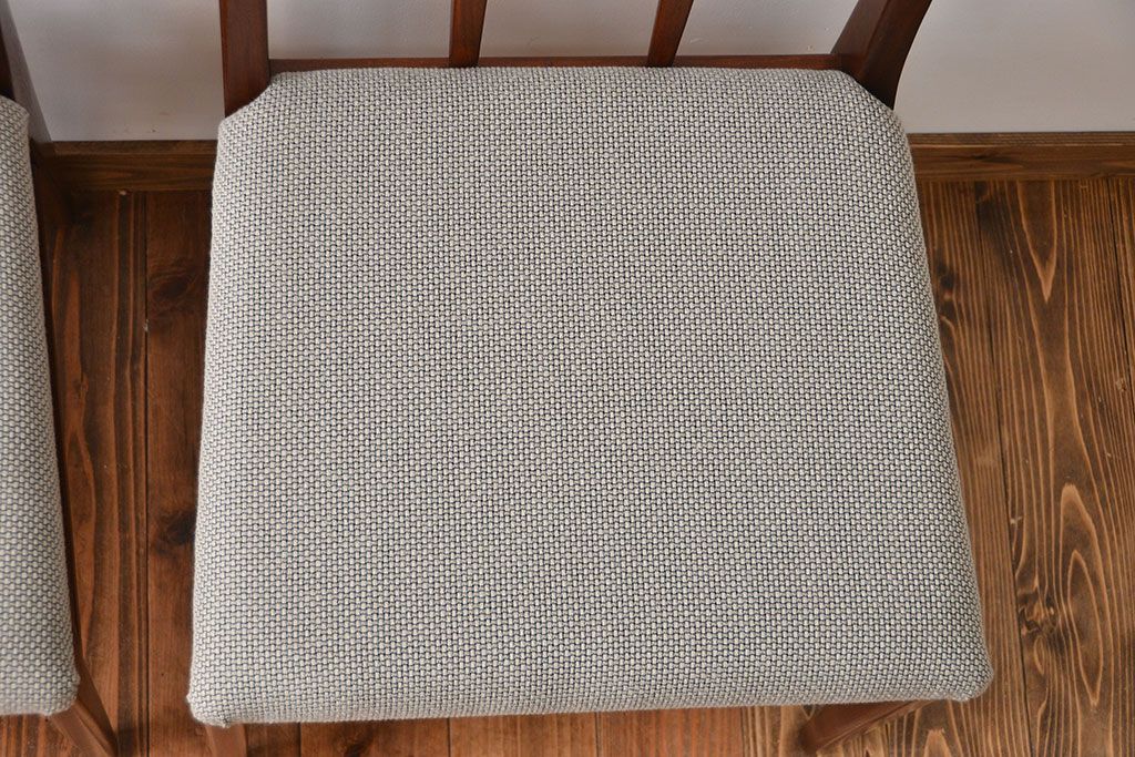 ヴィンテージ家具　北欧ビンテージ　ウォールナット材のシンプルでおしゃれなダイニングチェア2脚セット