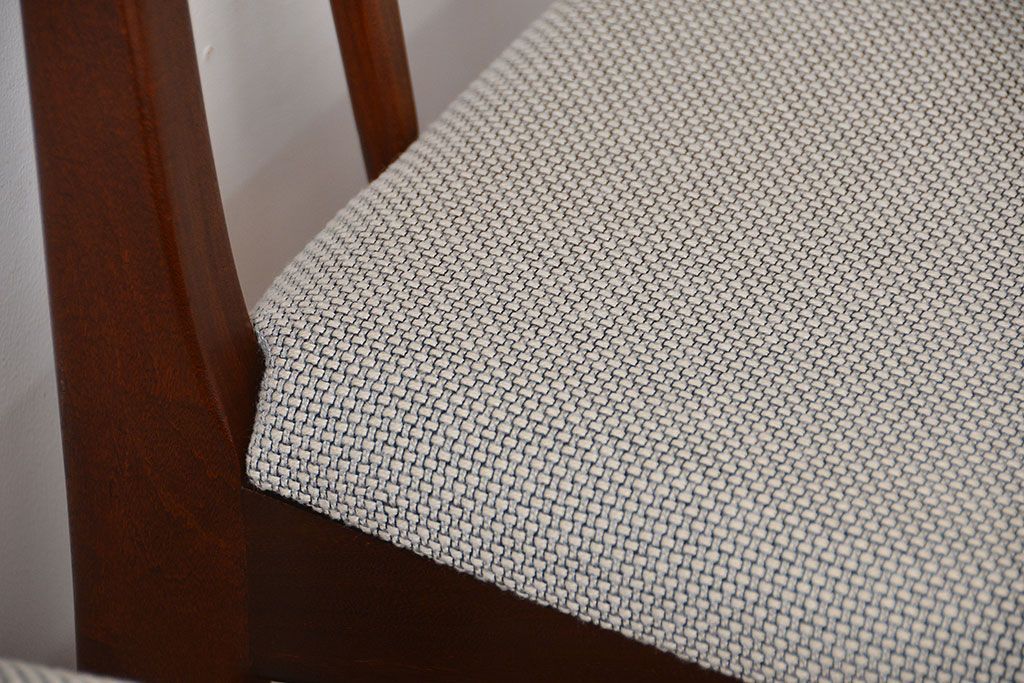 ヴィンテージ家具　北欧ビンテージ　ウォールナット材のシンプルでおしゃれなダイニングチェア2脚セット